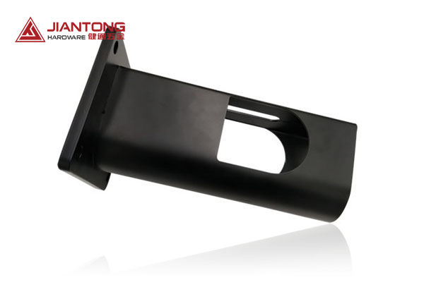 防撞梁沖壓，焊接